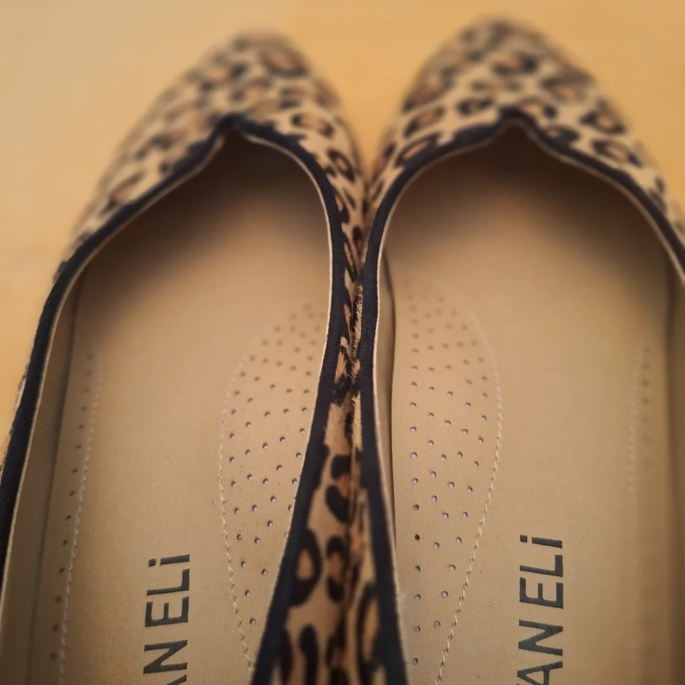 NWOT Vaneli Women's Leopard Print Flats Real Fur Sz 8 Wide